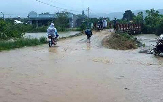 Lâm Đồng: 2 người chết, nhiều nơi bị cô lập do bão - Ảnh 4.