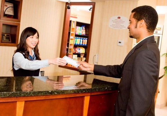 6 điều bạn hay qu&ecirc;n khi l&agrave;m thủ tục thanh to&aacute;n kh&aacute;ch sạn - Ảnh 4.