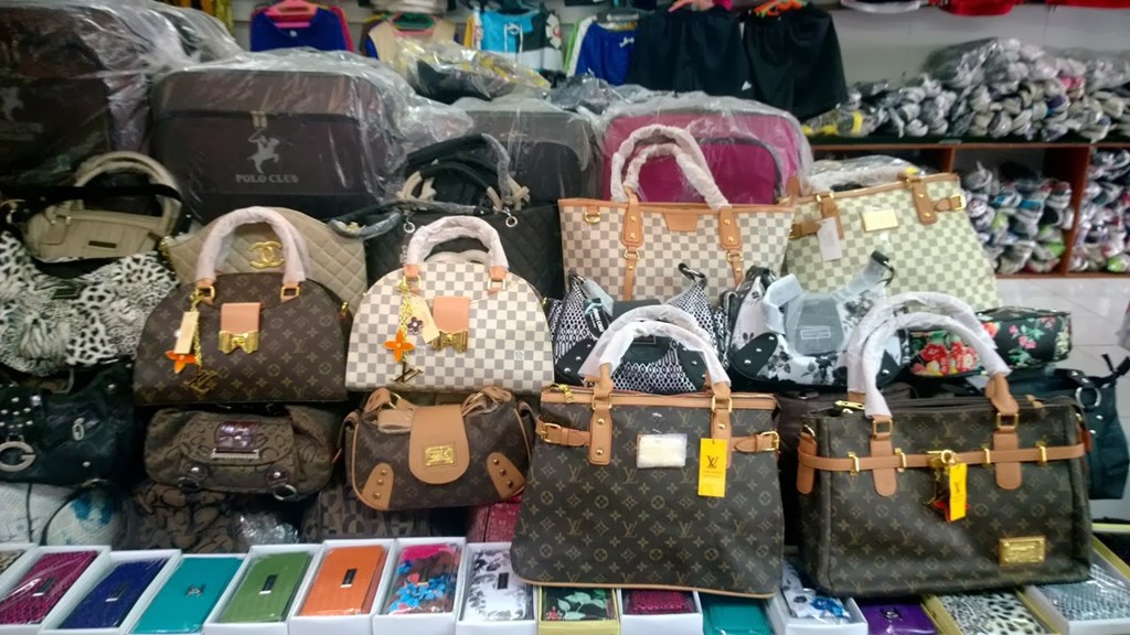 Mua hàng nhái giá cao: Thiếu hiểu biết hay khôn ngoan? - Ảnh 4.