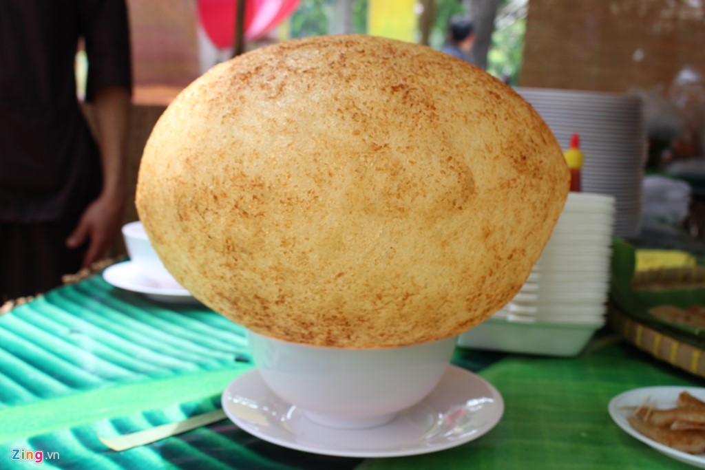 
X&ocirc;i chi&ecirc;n, b&aacute;nh chưng chi&ecirc;n... c&oacute; gi&aacute; từ 5.000-8.000 đồng một phần (miếng).
