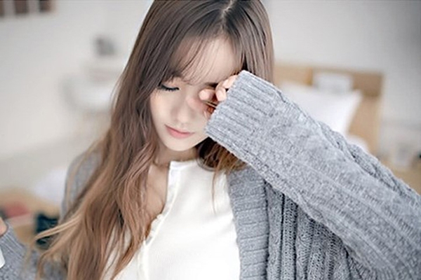 Những th&oacute;i quen l&agrave;m tổn thương nặng nề đến l&agrave;n da - Ảnh 5.