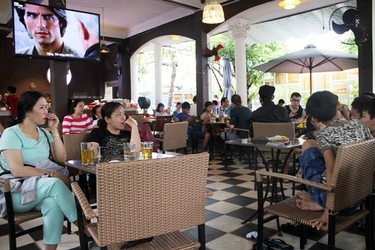 Bão số 14 thành áp thấp nhiệt đới, người dân thở phào - Ảnh 5.