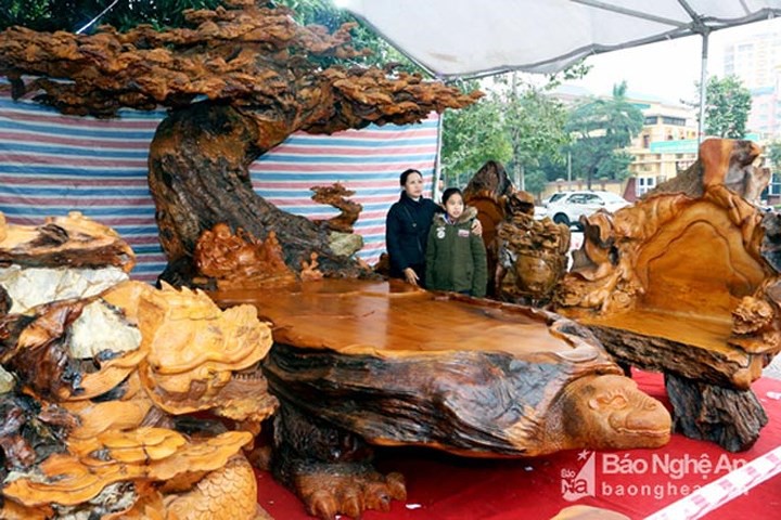 Bộ b&agrave;n ghế &ldquo;tứ linh&rdquo; gi&aacute; gần 3 tỷ đồng c&oacute; g&igrave; đặc biệt? - Ảnh 5.