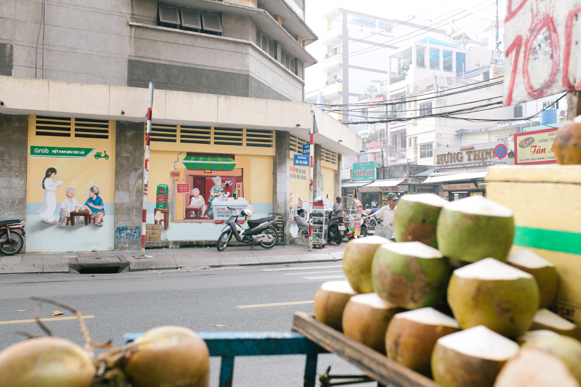 Tác phẩm “Sài Gòn buổi sáng” ở góc đường Bùi Thị Xuân - Lương Hữu Khánh
