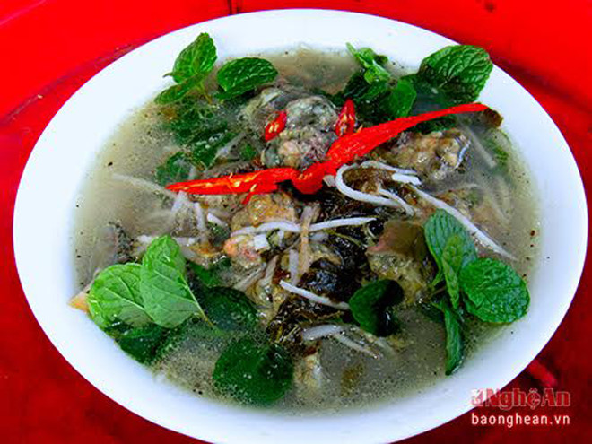 Theo y học, hải sâm - rum biển có vị mặn, tính ấm, vào hai kinh tâm và thận; tác dụng bổ thận, tráng dương, ích tinh, dưỡng huyết, nhuận táo, chống lão hóa, giảm ho, tiêu độc, cầm máu...