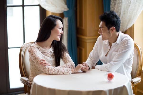 
H&atilde;y để người cũ của bạn nằm y&ecirc;n trong qu&aacute; khứ, đừng l&ocirc;i người cũ v&agrave;o cuộc hẹn h&ograve; đầu ti&ecirc;n của bạn. (ảnh minh họa)
