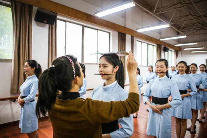 Cười đẹp như tiếp viên hàng không - sự thật khó đến bất ngờ - Ảnh 8.