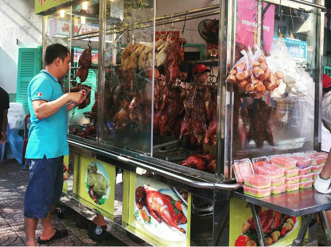 B&aacute;t b&aacute;nh canh hơn 200.000 đồng huyền thoại ở S&agrave;i G&ograve;n - Ảnh 6.
