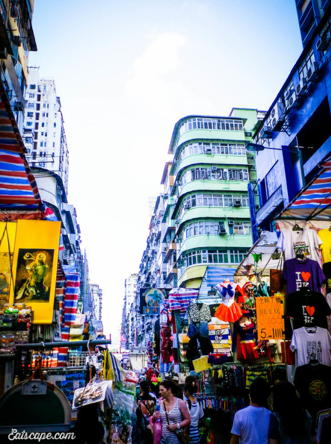 Chợ Qu&yacute; B&agrave;, thi&ecirc;n đường mua sắm h&agrave;ng hiệu gi&aacute; rẻ ở Hồng K&ocirc;ng - Ảnh 2.