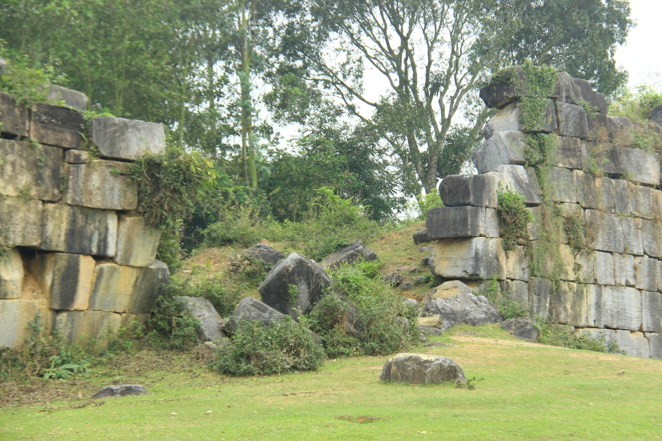 Hoang phế kinh thành yểu mệnh nhà Hồ