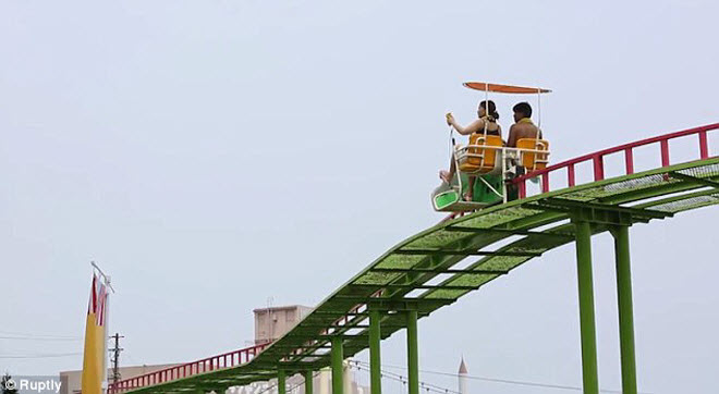 Kh&aacute;m ph&aacute; c&ocirc;ng vi&ecirc;n giải tr&iacute; nước n&oacute;ng đầu ti&ecirc;n tr&ecirc;n thế giới - Ảnh 3.
