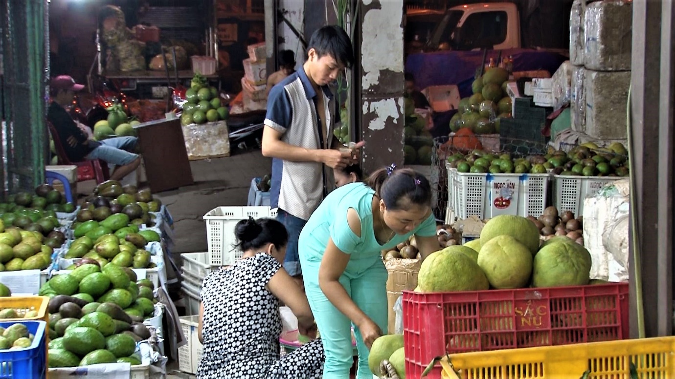 Rộn ràng cảnh mua bán ở chợ đầu mối Thủ Đức - Ảnh 7.