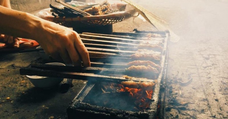 Những hàng quán mở cửa giờ "quái dị", ai cũng chờ
