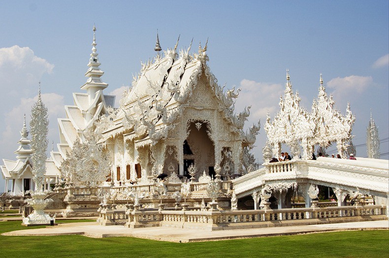 Khám phá ngôi đền trắng kỳ dị ở Thái Lan - Ảnh 5.