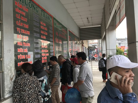 Người dân ùn ùn rời Sài Gòn, về quê nghỉ Tết Dương lịch - Ảnh 6.