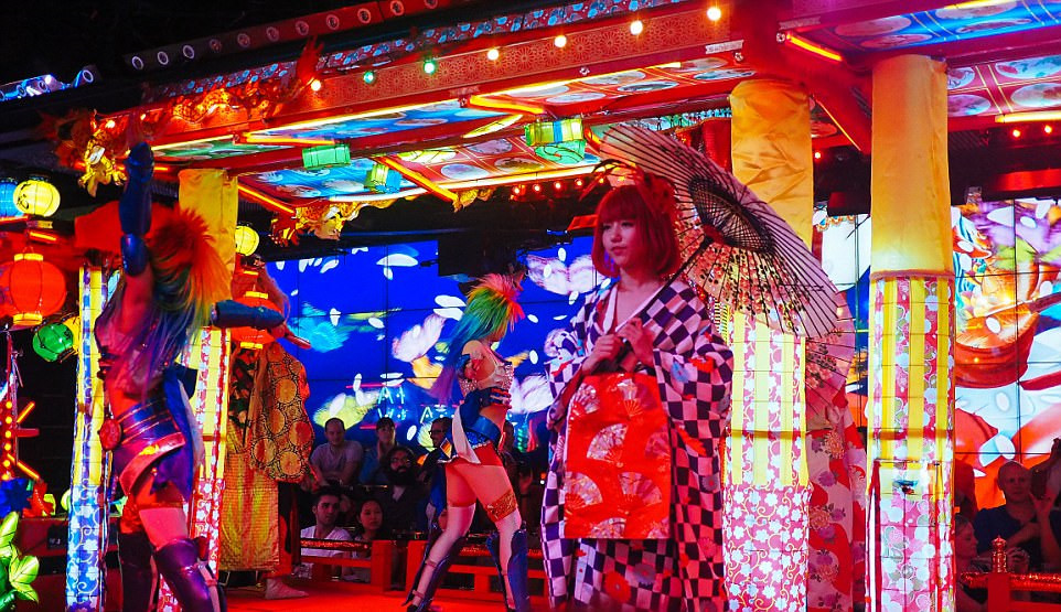 Những qu&aacute;n bar khiến kh&aacute;ch say cả khi chưa uống - Ảnh 7.