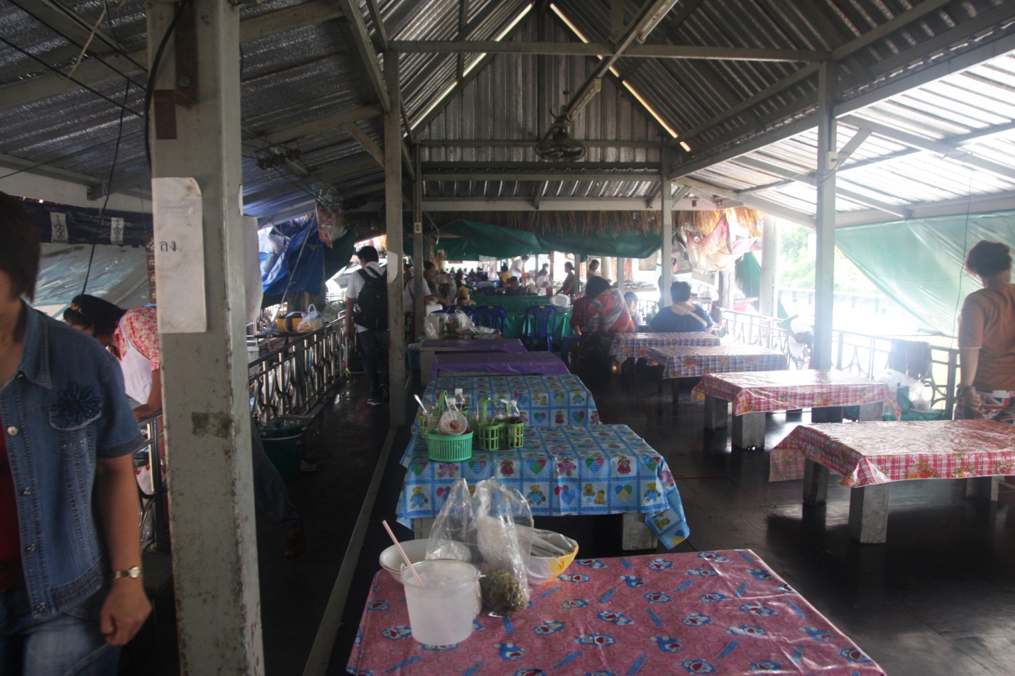 Đi chợ nổi Taling Chan ở Bangkok - Ảnh 7.