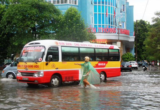 B&atilde;o số 10 quật đổ ăng-ten truyền h&igrave;nh-ph&aacute;t thanh cao 100 m - Ảnh 35.