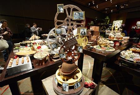 
&hellip; với sự chu&acirc;̉n bị c&ocirc;ng phu tại các bữa ti&ecirc;̣c của l&ecirc;̃ trao giải Oscar
