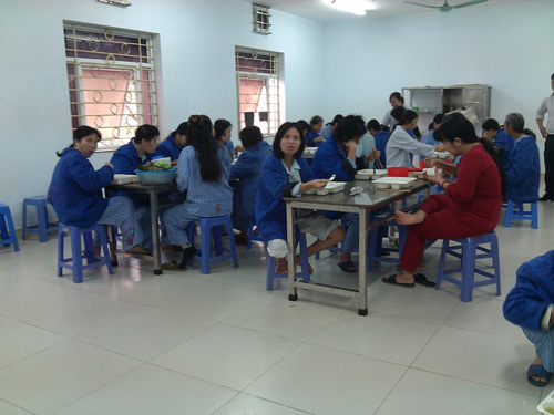 Những bữa cơm tập trung tại khoa Cấp tính nữ (BV Tâm thần Trung ương)