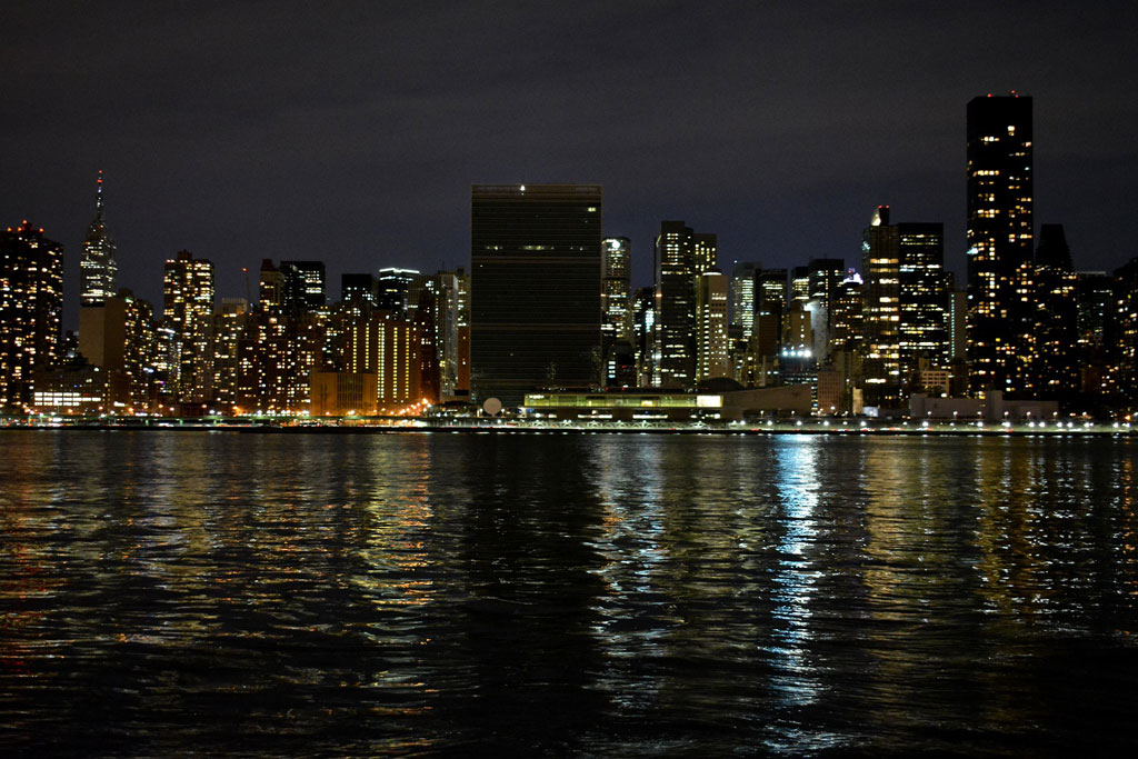 Trụ sở Li&ecirc;n Hiệp Quốc ở New York &ndash; Mỹ tham gia sự kiện Giờ Tr&aacute;i đất. Ảnh: UN.ORG