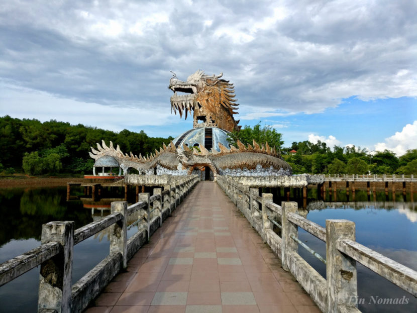 Kh&aacute;ch nước ngo&agrave;i đổ đến c&ocirc;ng vi&ecirc;n nước bỏ hoang ở Huế - Ảnh 3.