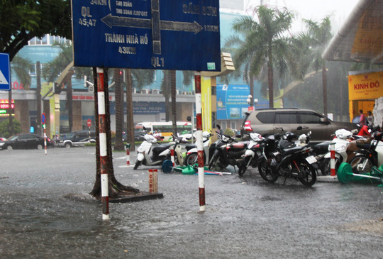 B&atilde;o số 10 quật đổ ăng-ten truyền h&igrave;nh-ph&aacute;t thanh cao 100 m - Ảnh 37.