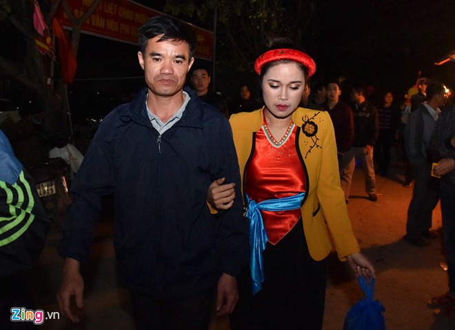
Anh Chử Đức Chiến cho biết anh đ&atilde; c&ugrave;ng chị Huyền tập trước ở nh&agrave;. L&uacute;c bắt đầu, anh hơi run nhưng sau trấn tĩnh lại n&ecirc;n đ&atilde; đ&acirc;m tr&uacute;ng cả 3 lần

