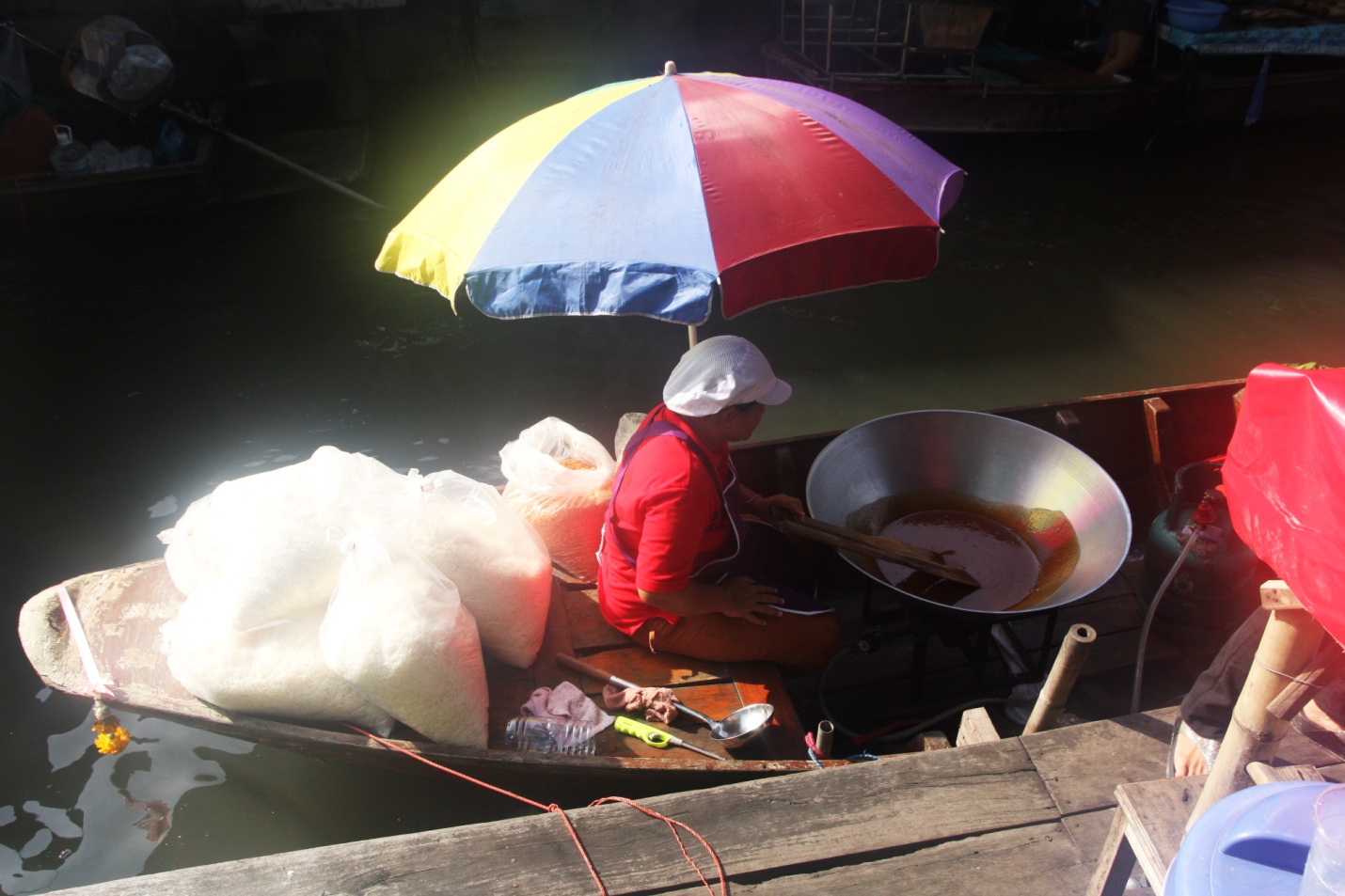 Đi chợ nổi Taling Chan ở Bangkok - Ảnh 10.