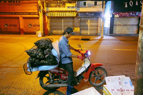 Chợ “độc” ở Sài Gòn, gần nửa thế kỷ chỉ bán một mặt hàng lúc nửa đêm - Ảnh 10.