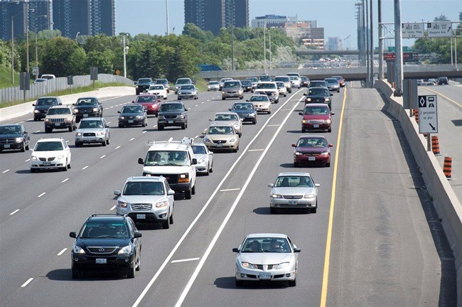 Kiến thức t&agrave;i mới cần biết để l&aacute;i xe &ocirc;t&ocirc; an to&agrave;n khi đi xa - Ảnh 10.