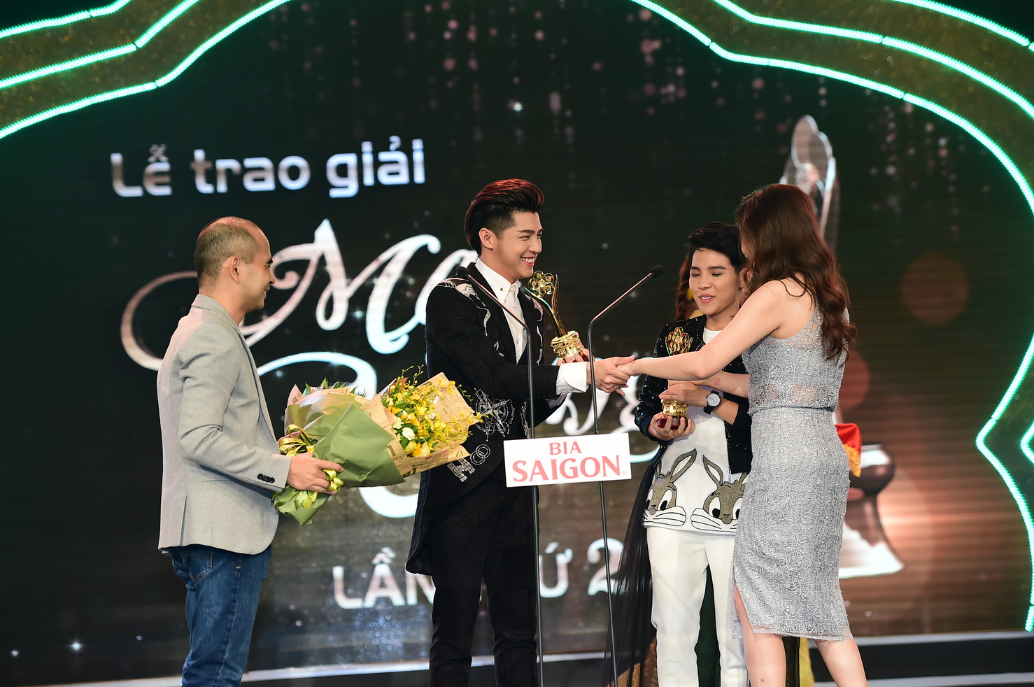 Dư &acirc;m Giải Mai V&agrave;ng 2016: Trường Giang th&agrave;nh điểm n&oacute;ng - Ảnh 24.
