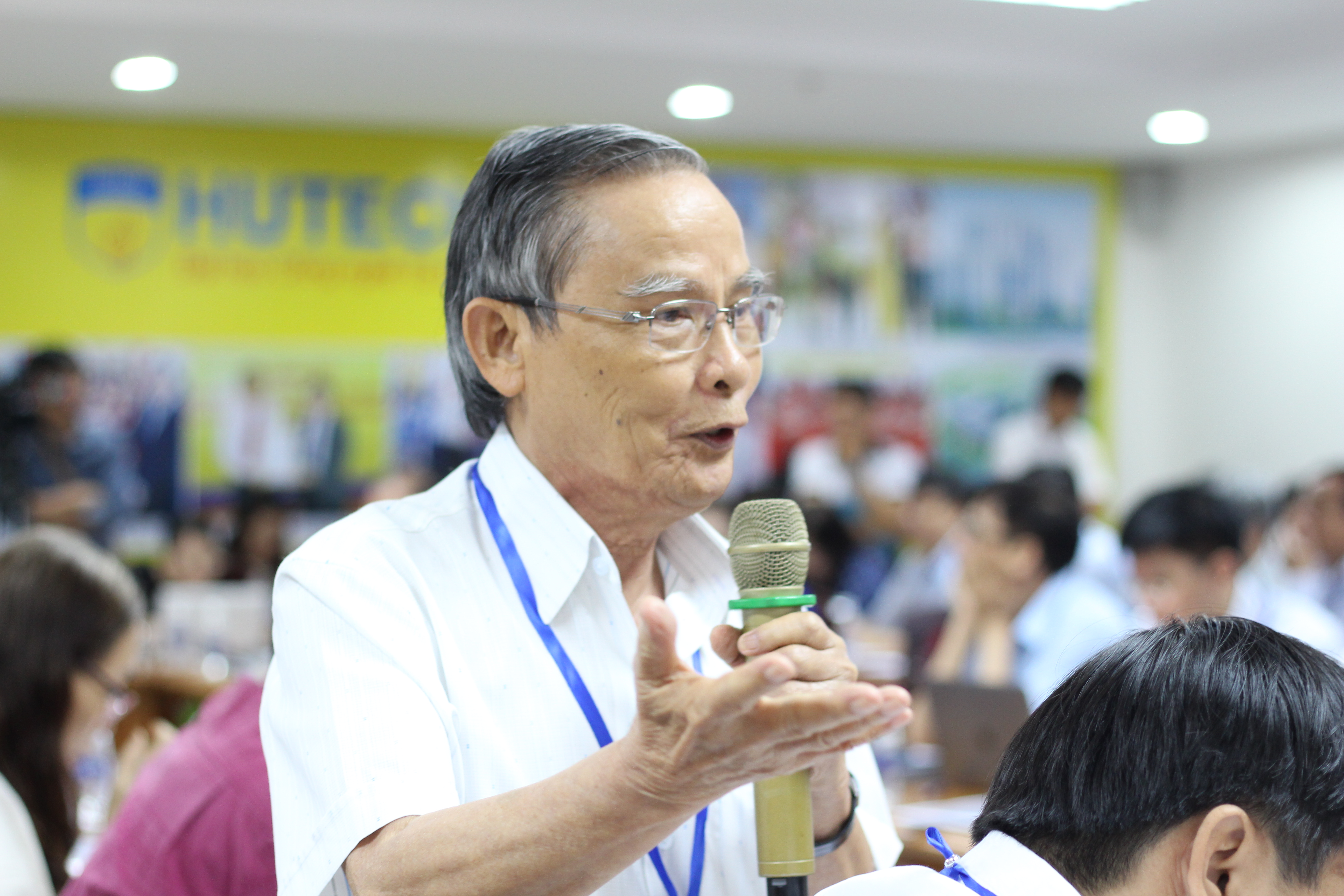 
Đại biểu ph&aacute;t biểu tại hội thảo
