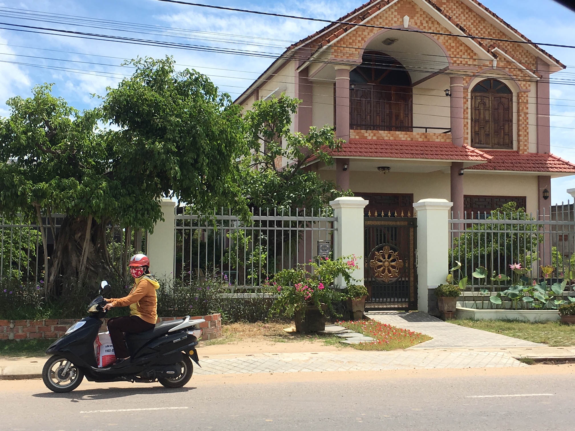 Cơ quan Thi hành án bán nhà trên... giấy!