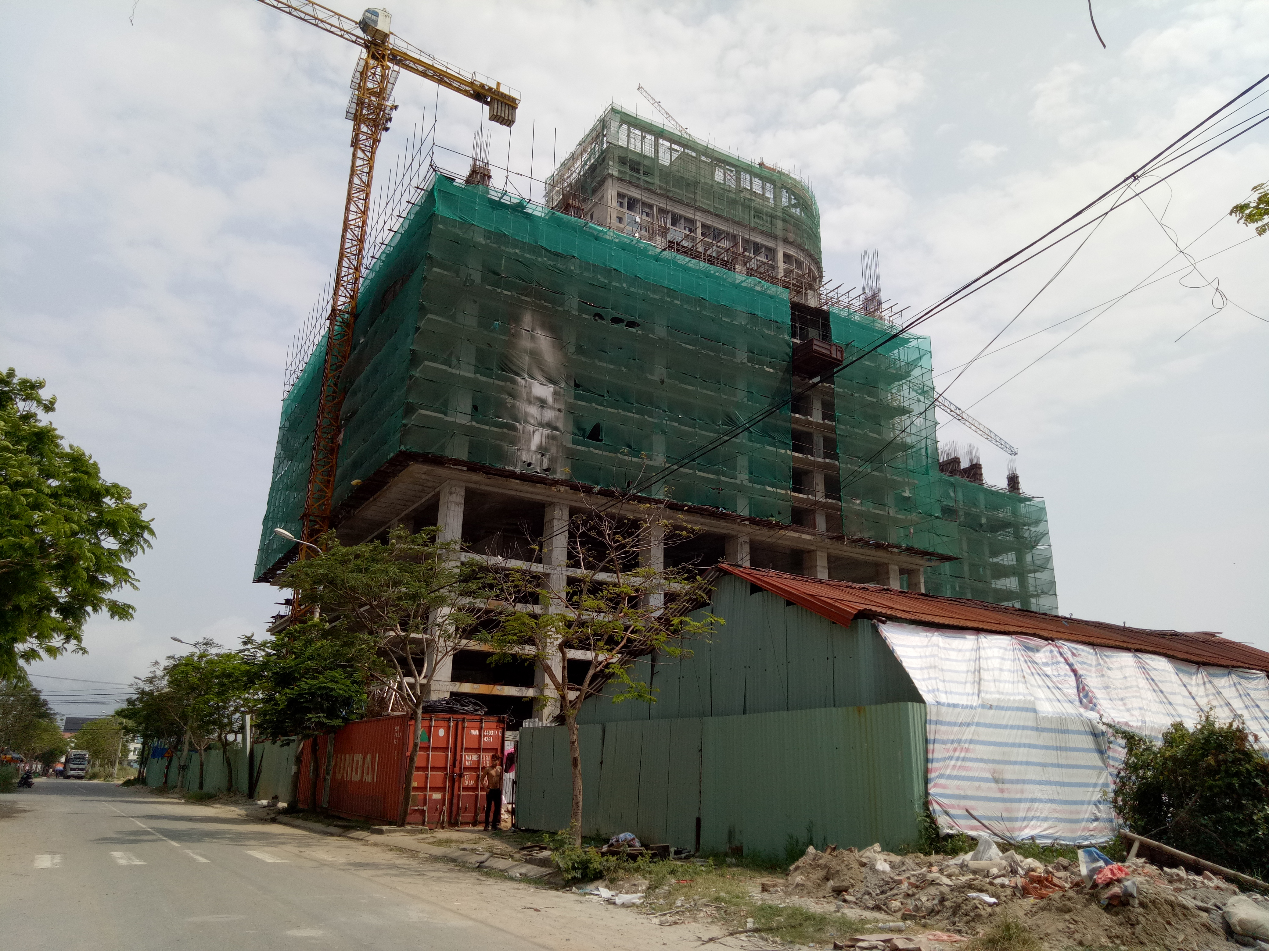 Xây “chui” khách sạn 10 tầng
