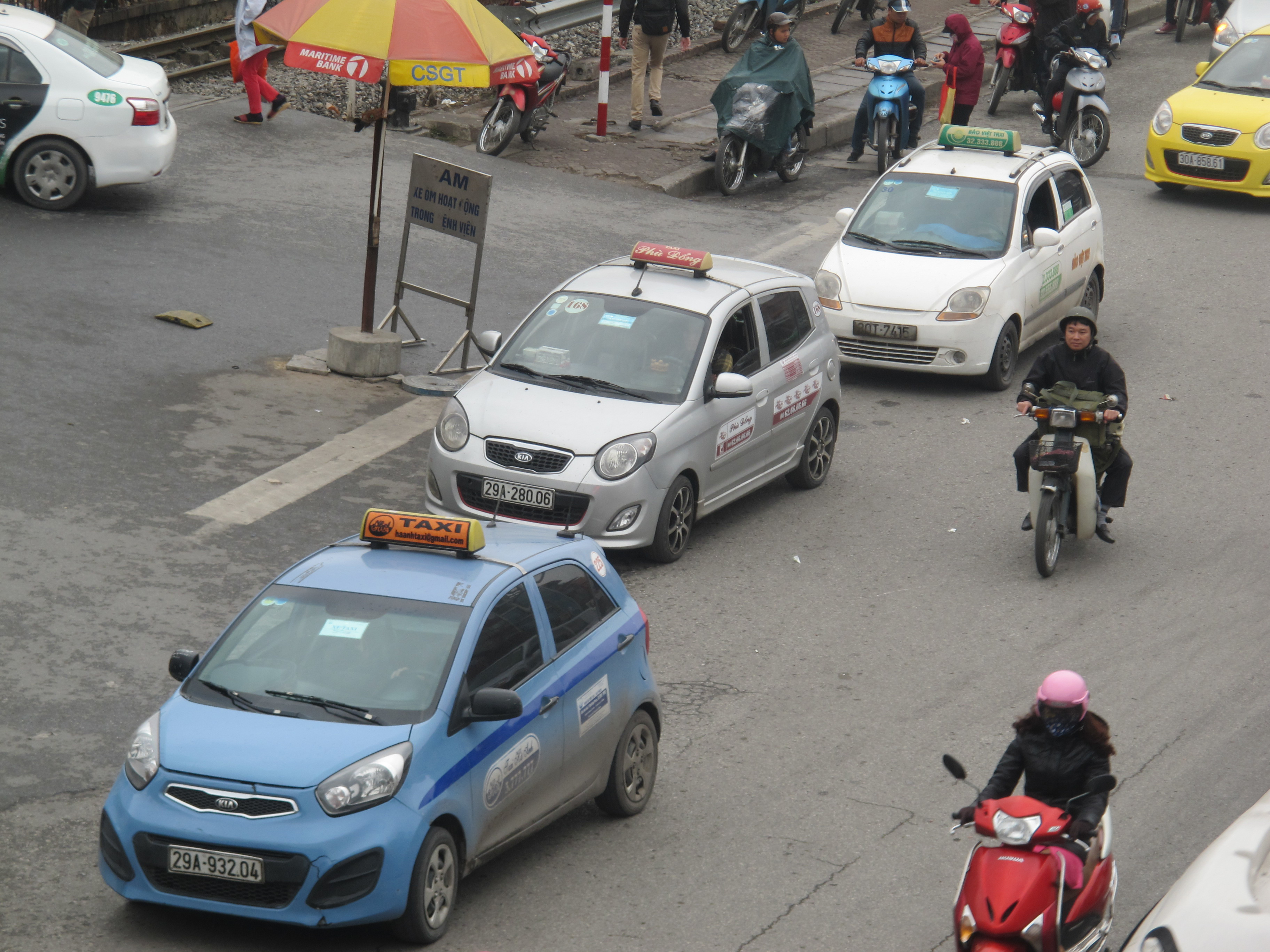 Lo tài xế taxi mất việc