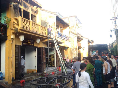 Ngay ngáy lo cháy nhà cổ