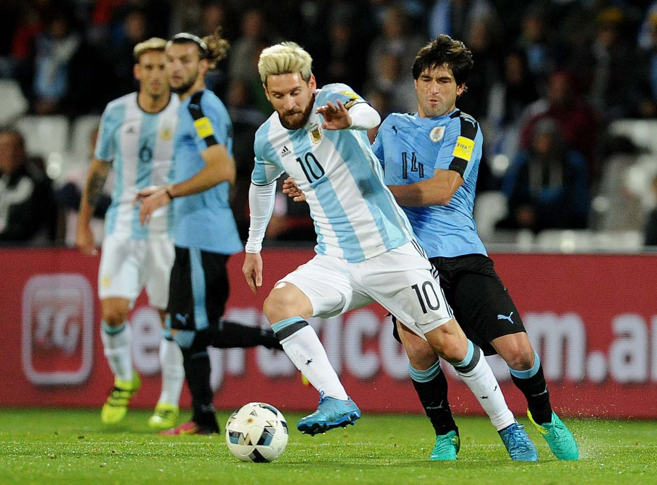 Messi quyết đấu Suarez