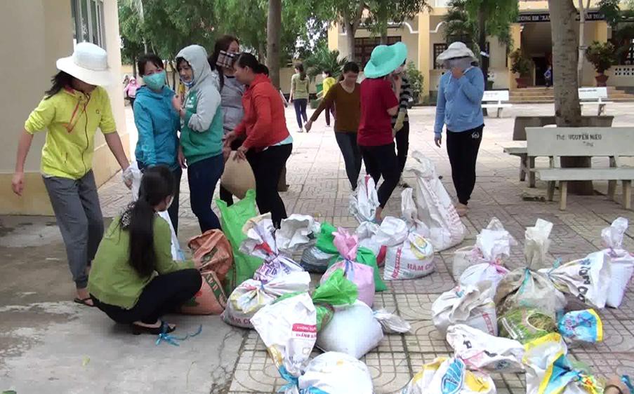Nam Trung bộ n&iacute;n thở trước b&atilde;o, lũ lịch sử - Ảnh 8.