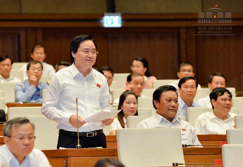 Bộ trưởng GD-ĐT: Chuyển giáo viên sang hợp đồng khó nhưng phải làm