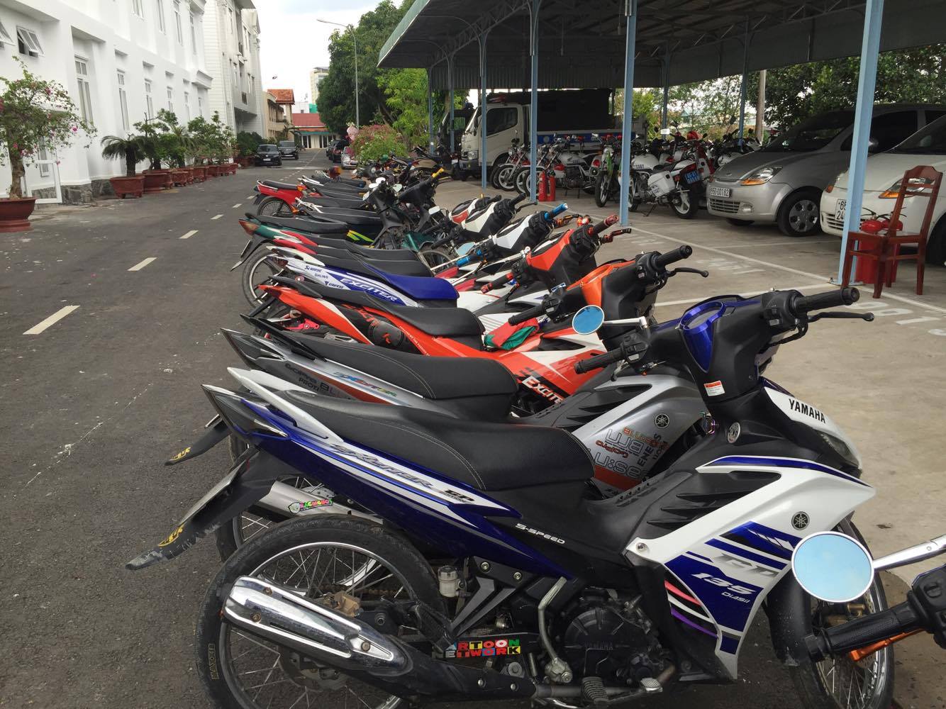 Clip: 66 thanh thiếu niên tụ tập đua xe trái phép
