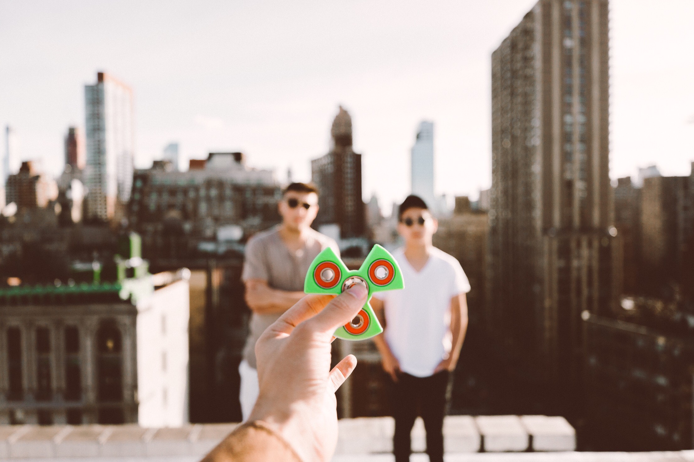 Doanh nhân 17 tuổi phát tài nhờ đồ chơi spinner