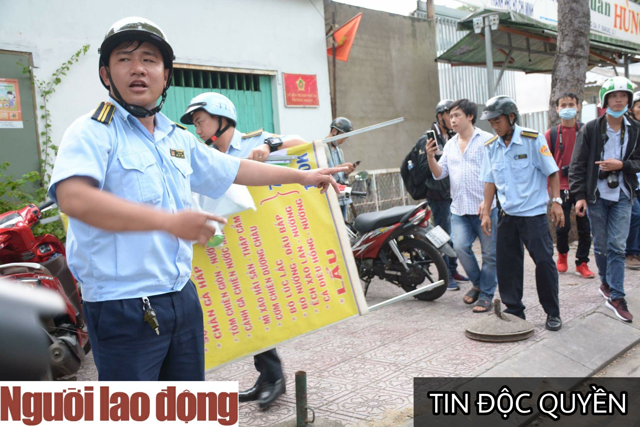 Nhiều cán bộ nghỉ việc vì áp lực “giành lại vỉa hè”