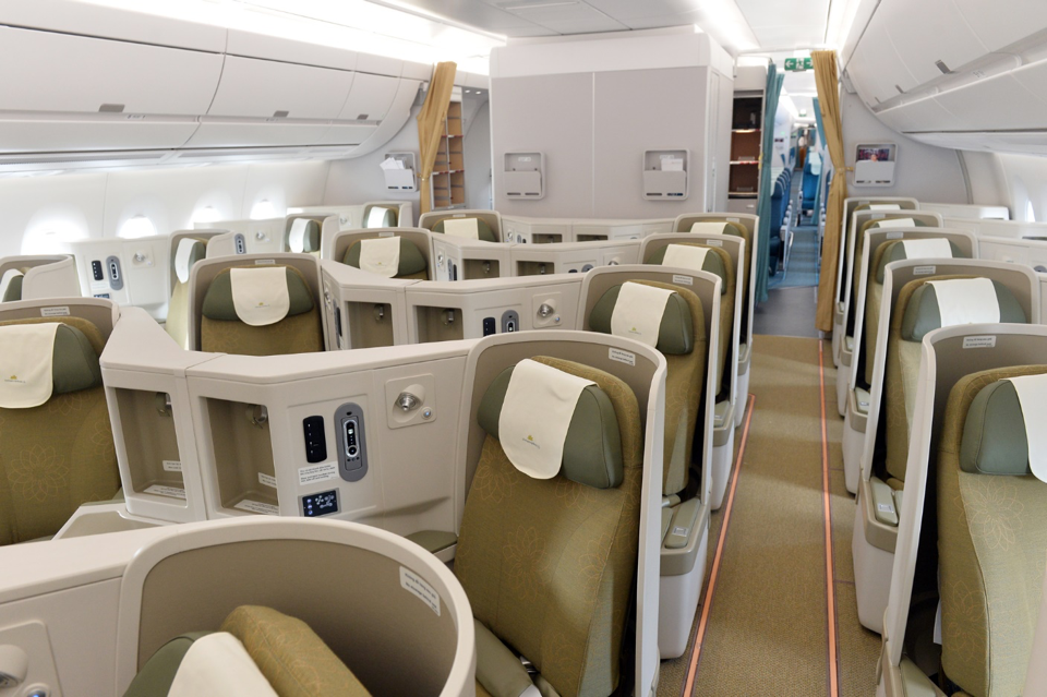 Cận cảnh chiếc siêu máy bay A350-900 thứ 8 của Vietnam Airlines - Ảnh 5.