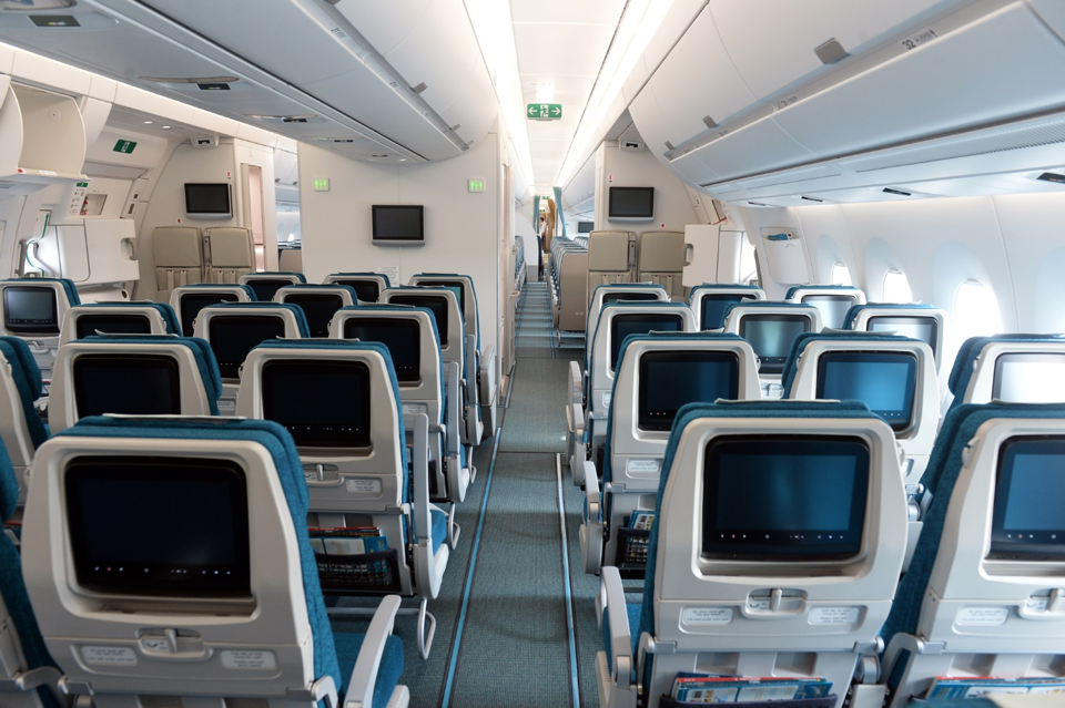 Cận cảnh chiếc siêu máy bay A350-900 thứ 8 của Vietnam Airlines - Ảnh 6.