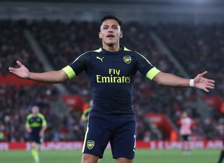 Sanchez lập kỷ lục ghi bàn sân khách ở Premier League