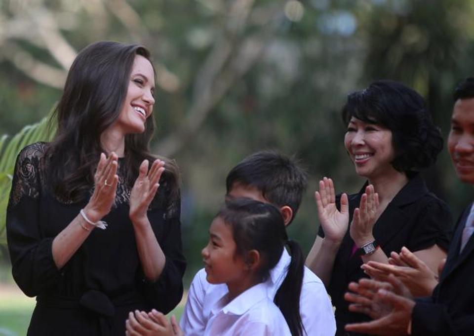 Campuchia mang phim của Angelina đi tranh Oscar