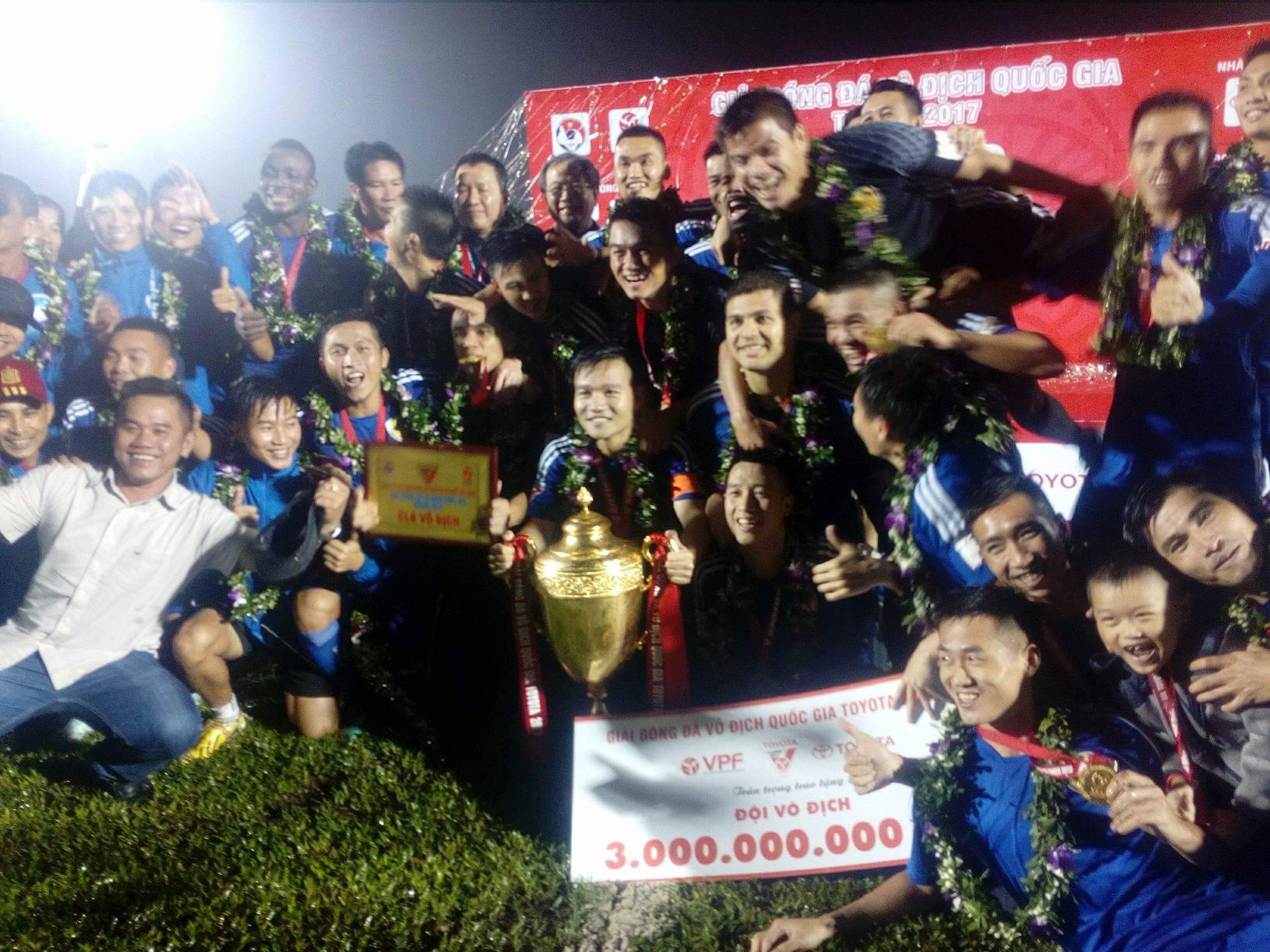 Quảng Nam vô địch V-League 2017