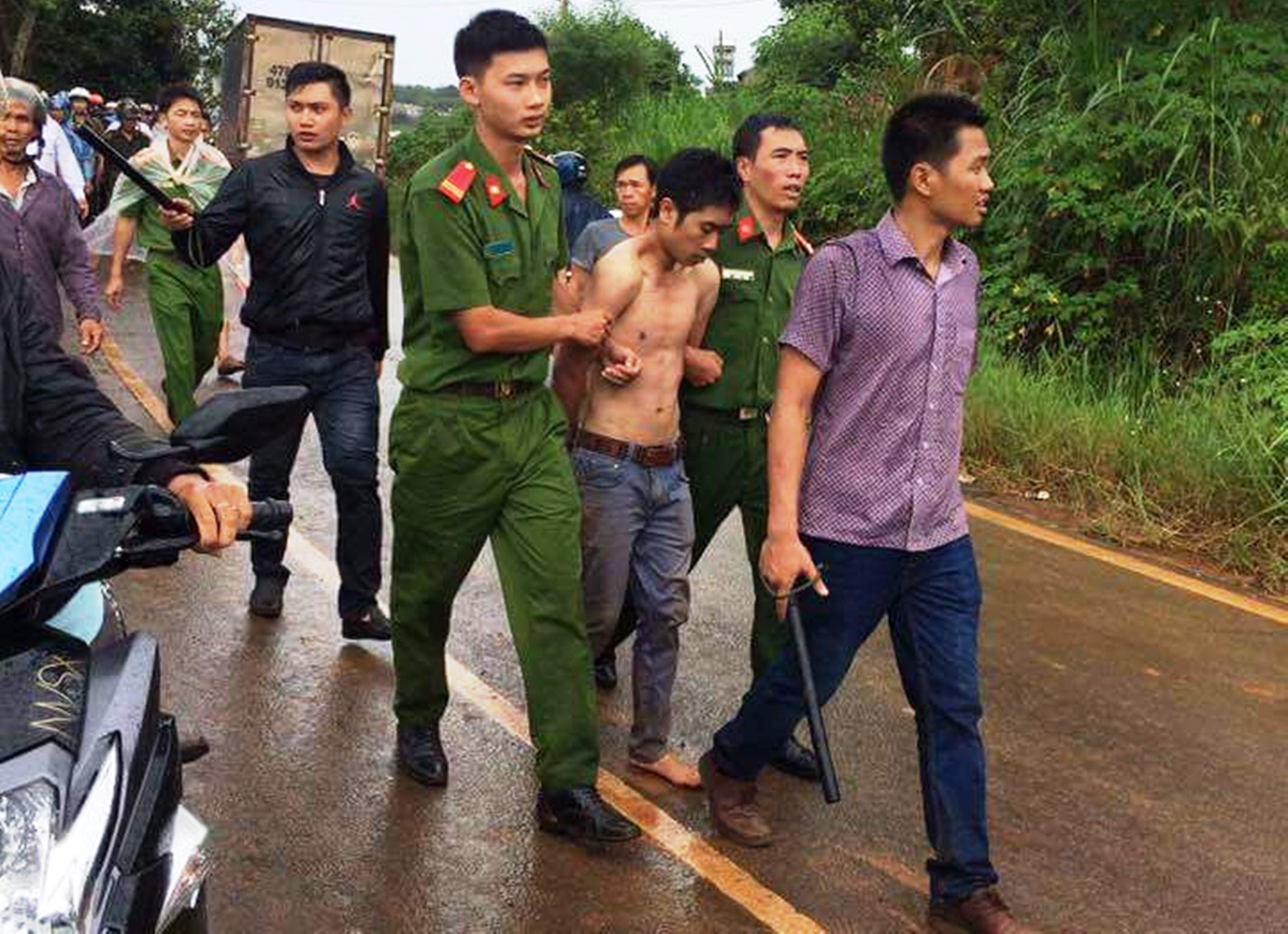 Bắt khẩn cấp 2 gã làm thuê sát hại chủ dã man