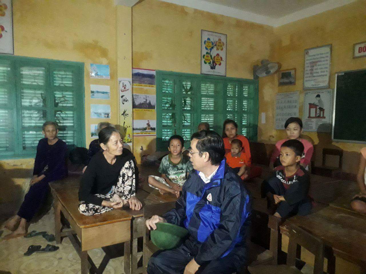 Bão số 10: Cuồng phong quét qua, nhà tốc mái, cây đổ la liệt - Ảnh 9.